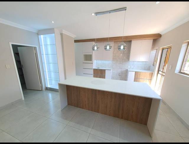 6 BEDROOM HOUSE FOR SALE IN WONDERBOOM